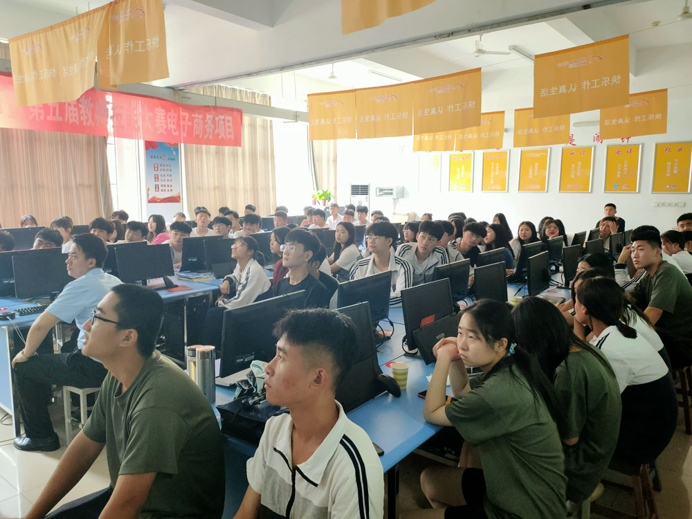 集團(tuán)應(yīng)邀參加濟(jì)寧市技師學(xué)院企業(yè)宣講會 集團(tuán)應(yīng)邀參加濟(jì)寧市技師學(xué)院企業(yè)宣講會